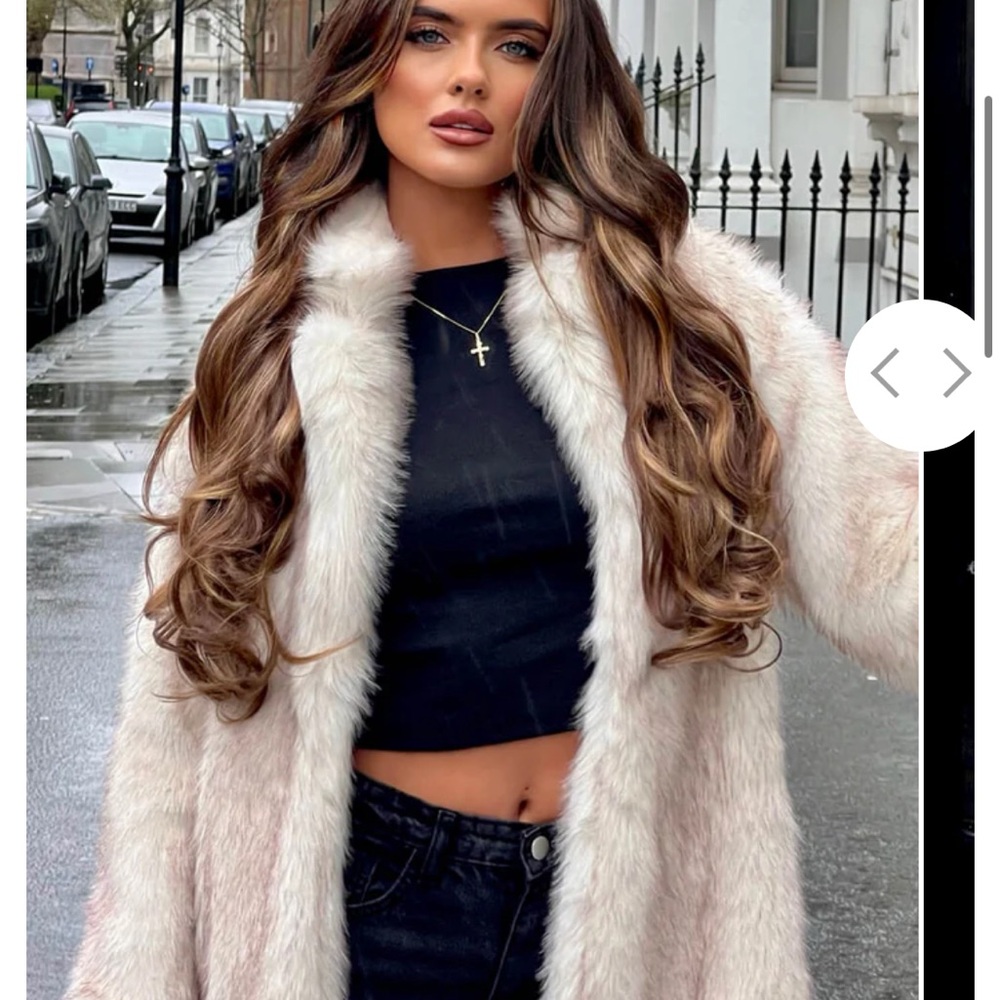 Cream Wavy Hair Extensions with Voluminous Waves